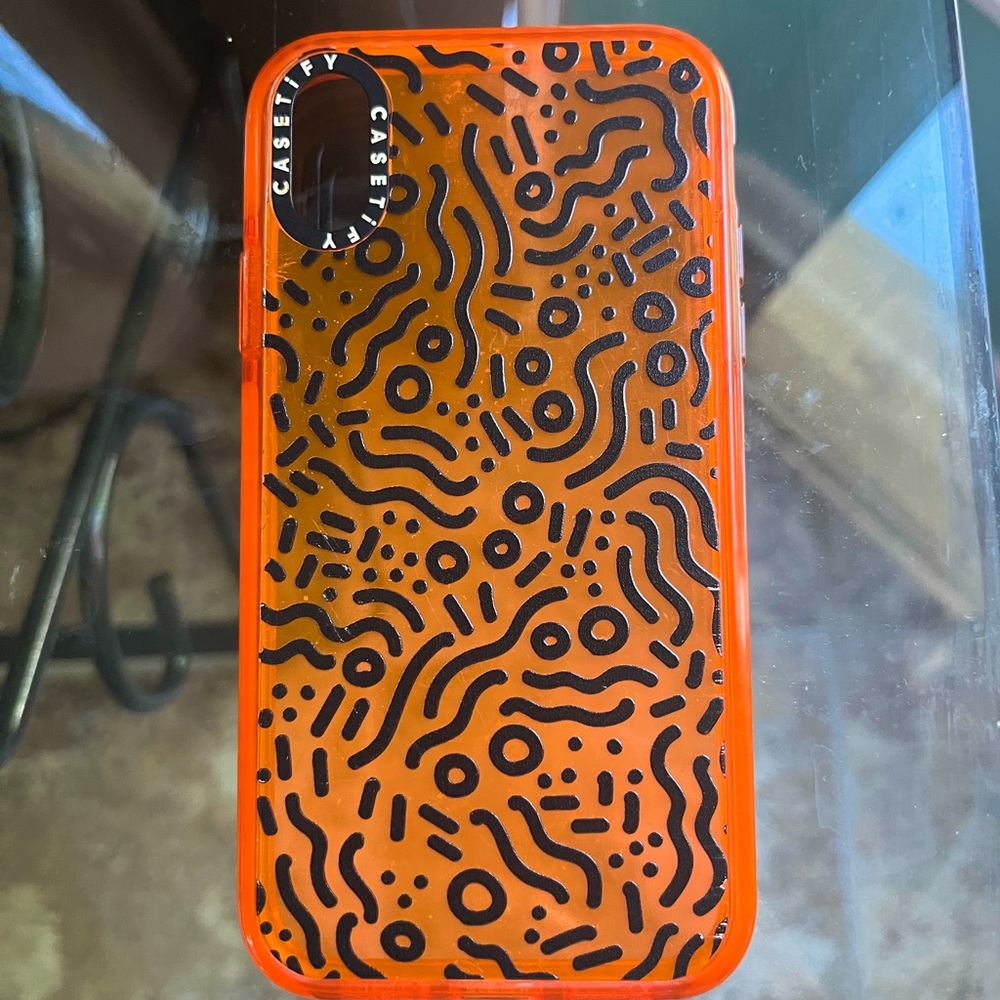 this casetify case is only lightly used and is a great case for the summer :)